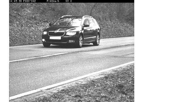 Paketzusteller und Autofahrer viel zu schnell unterwegs