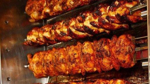 Integration-Grillhuhn-WM auf der Dult, II