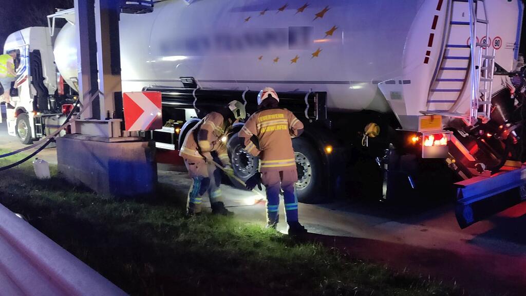 Lkw verliert Hunderte Liter Diesel auf A10 beim Brentenbergtunnel