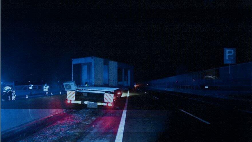 Lkw mit Mobile Home auf A10 in Bad Vigaun verunglückt