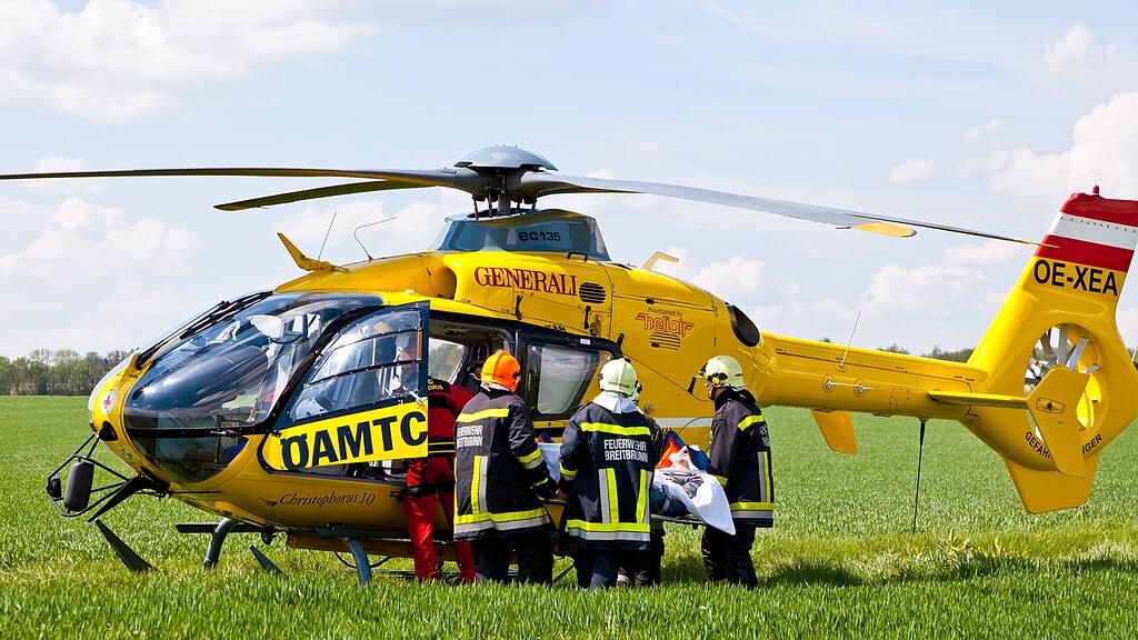 Die 64-Jährige wurde von einem Hubschrauber-Team versorgt. (Themenbild)