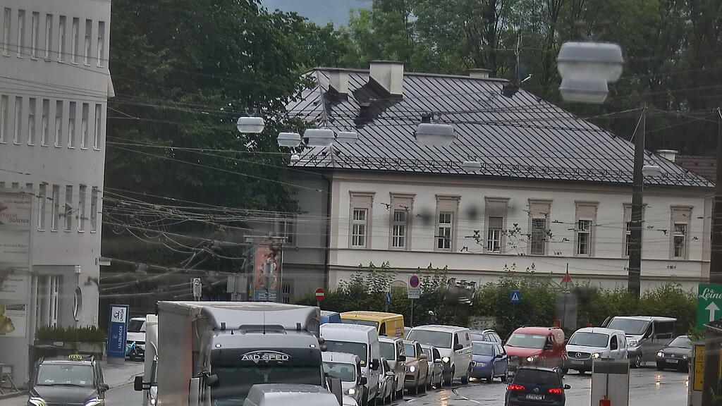Baustelle Hellbrunner Straße sorgt für Stau-Chaos