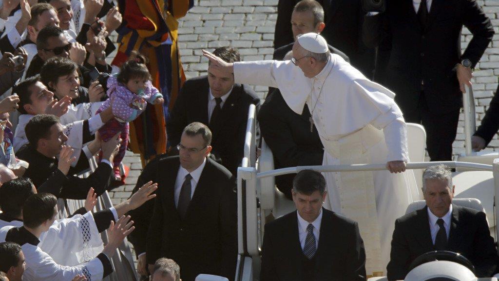 Zehntaussende Pilger bei Amtseinführung von Papst Franziskus