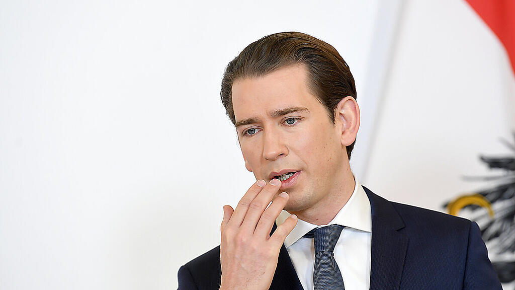 Kurz hat bald statt seiner Hand eine Maske vor dem Mund