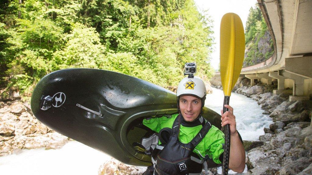 Hirscher fährt Kanu