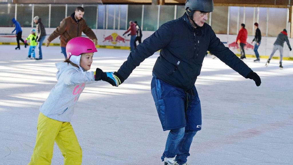 Weinachts-Eislaufen für die Kinderkrebshilfe