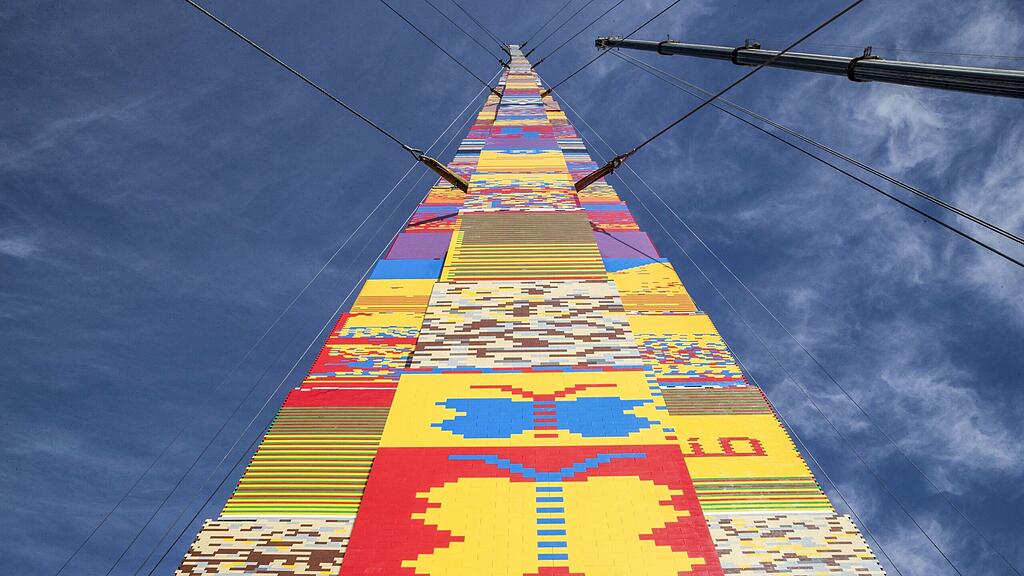 Nicht bis zum Mond, aber bis zum Weltrekord: Der Lego-Turm in Tel Aviv.