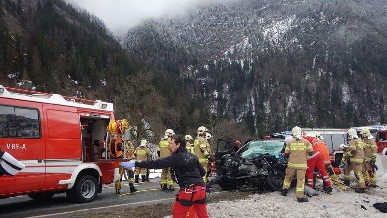 Frontalcrash auf B311 in Weißbach