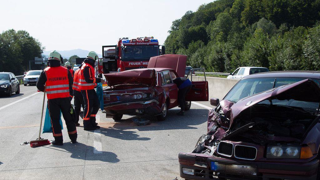 Unfall mit drei Fahrzeugen bei Salzburg-Nord