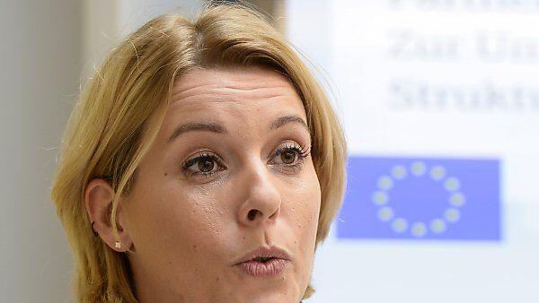 Beamten-Staatssekretärin Sonja Steßl erfreut