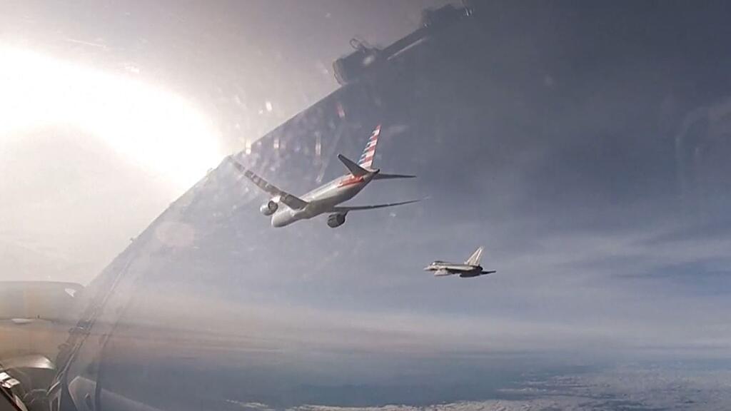 Bombe in Flugzeug vermutet: Zwei Eurofighter begleiten Passagierflieger