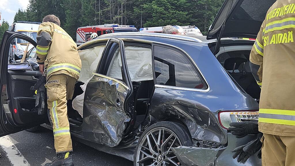 Drei Verletzte bei Unfall auf B95 in St. Andrä im Lungau