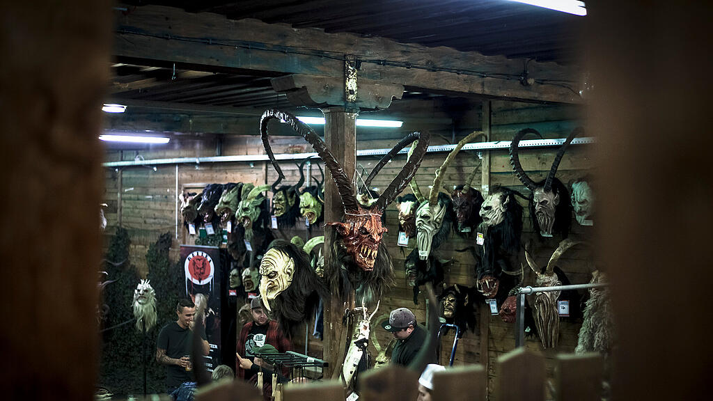 Maskenausstellung Hallein