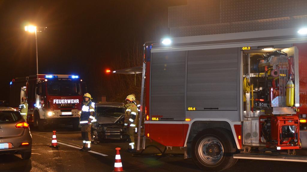 St. Veit: Unfall auf B311 fordert Verletzten