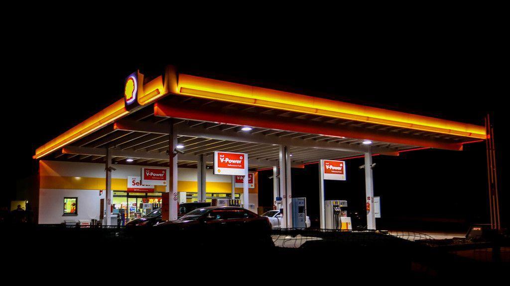 Unbekannter überfällt Tankstelle in Lochen
