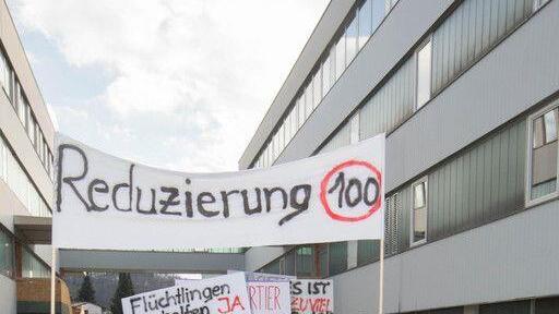 Pressekonferenz: Proteste gegen Asylwerberheim in Straniakstraße
