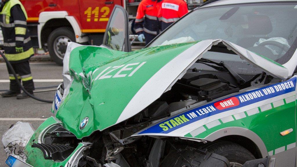 Unfall mit Polizeiauto