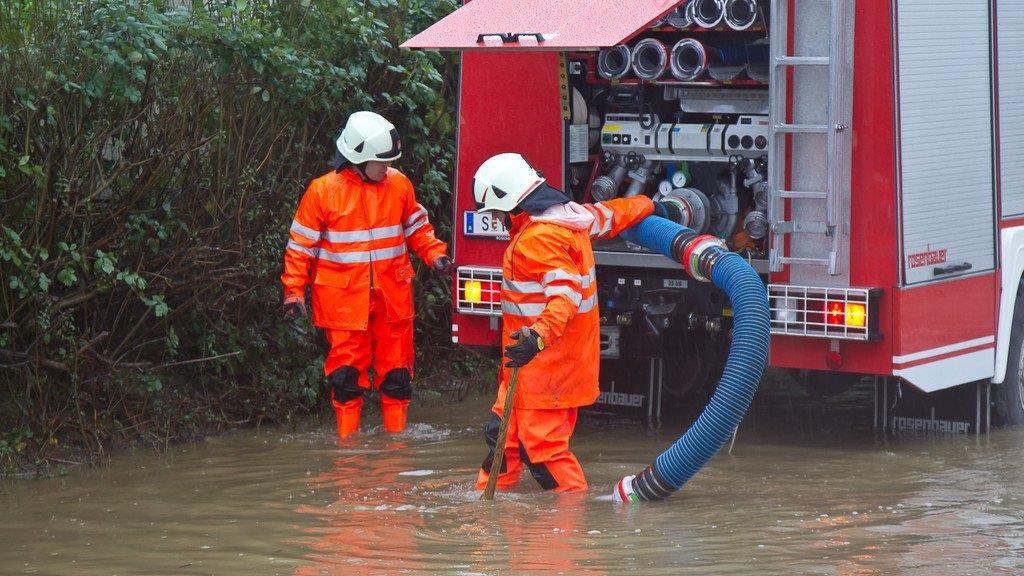 Wintereinbruch - Überflutungen in Bergheim