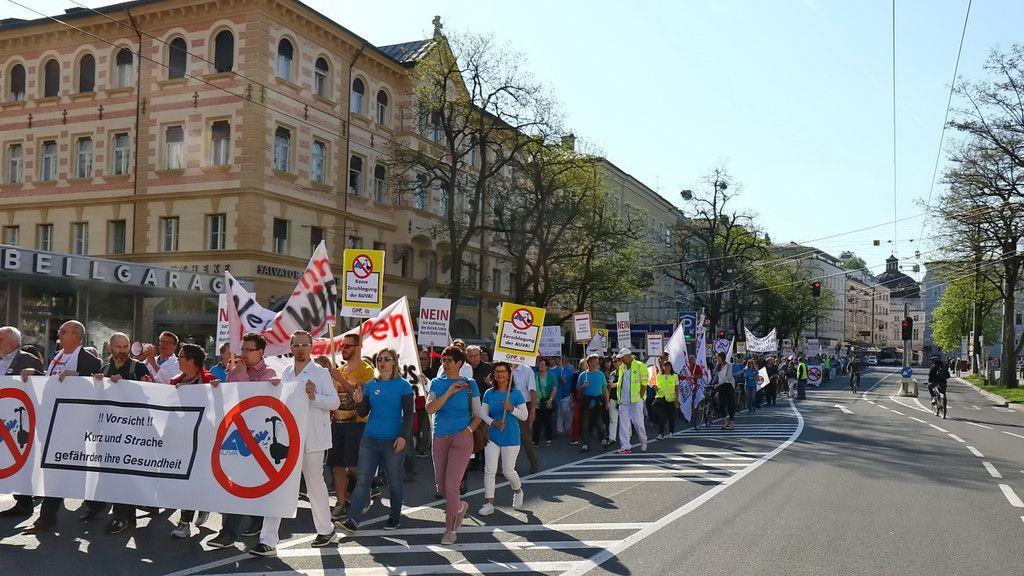 1.500 Teilnehmer bei Kundgebung vor AK Salzburg