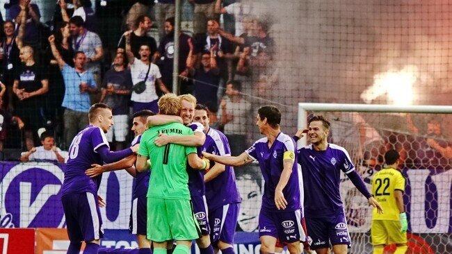 Austria Salzburg siegt im hitzigen Stadt-Duell gegen den SAK 1914.