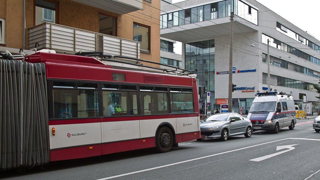 Sterneckstraße: Unfall zwischen Obus und Pkw