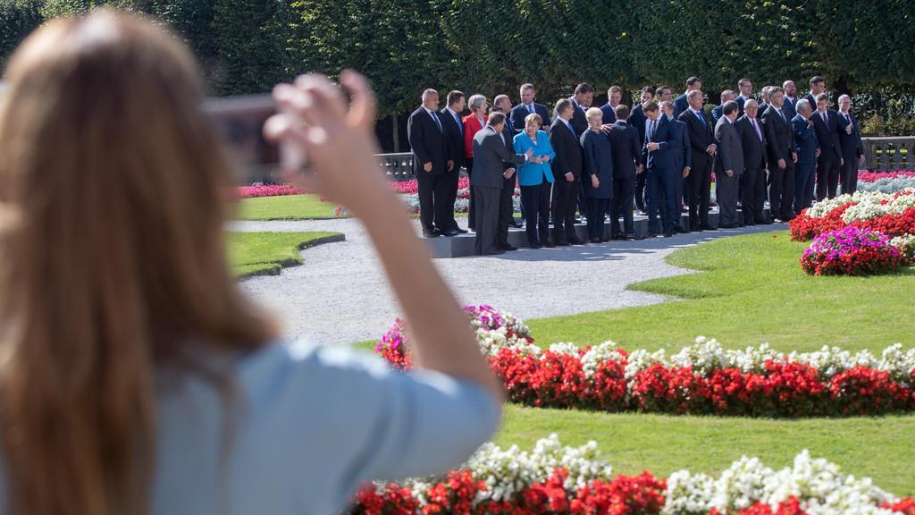EU-Gipfel: Familienfoto im Mirabellgarten