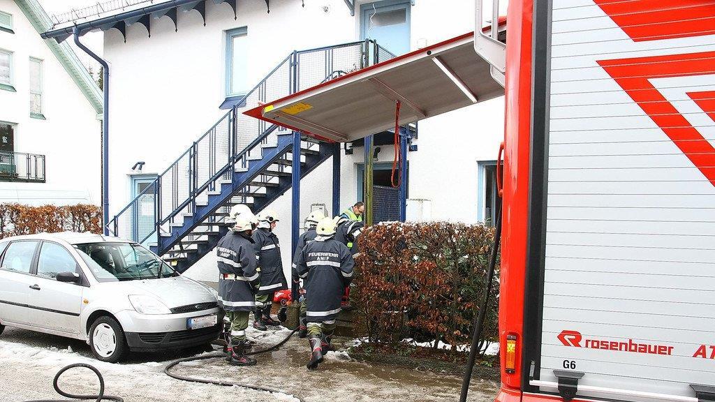 Wohnungstür in Anif in Flammen