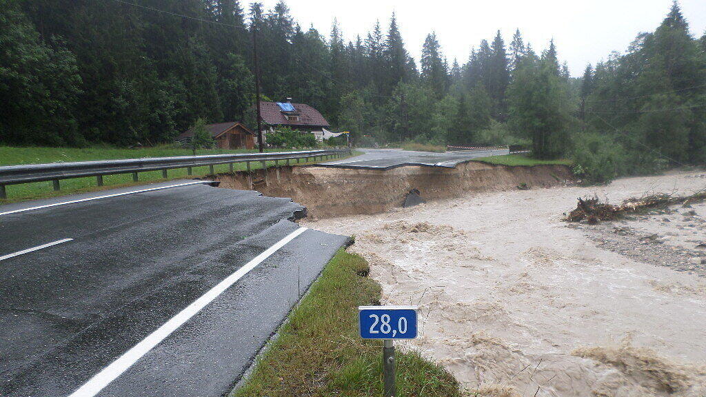 Hochwasser in Ru\u00dfbach am Pass Gsch\u00fctt