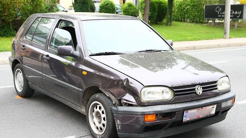 VW-Lenker übersieht Rollerfahrer im Nonntal