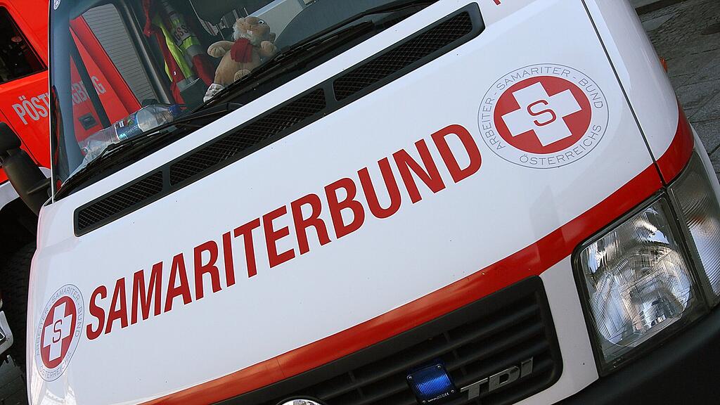 Ein Biker konnte dem Rettungswagen nicht mehr ausweichen (Symbolbild).