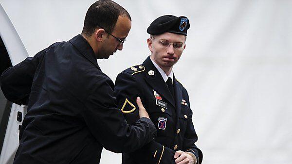 Manning wurde in 21 Punkten angeklagt