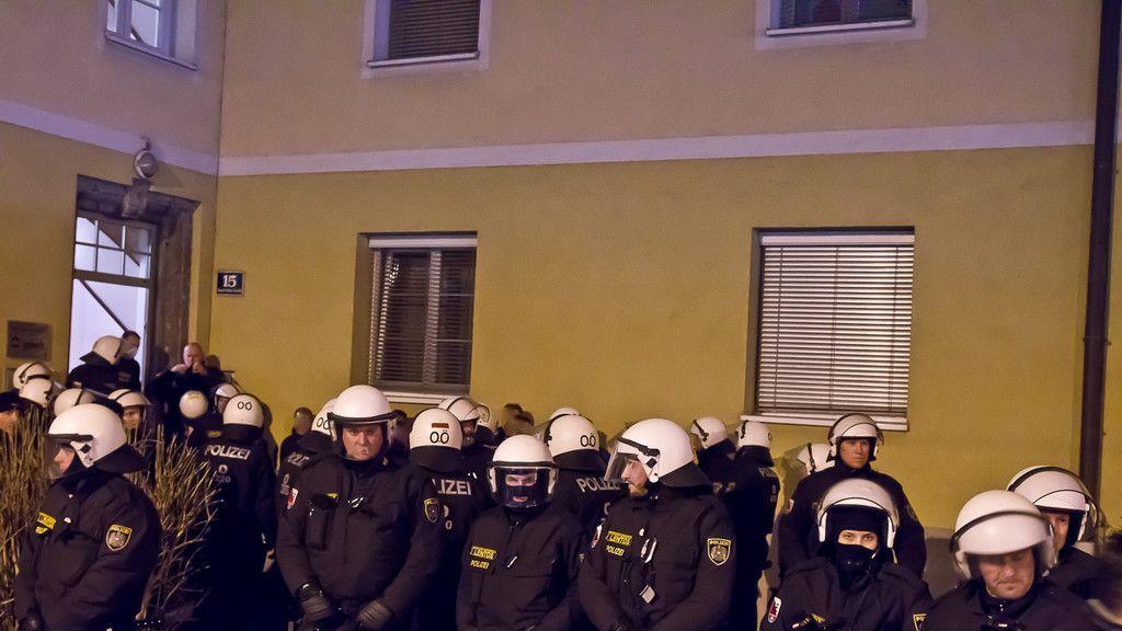 Schalke-Fanmarsch in Salzburg: Anhänger geraten in Rage