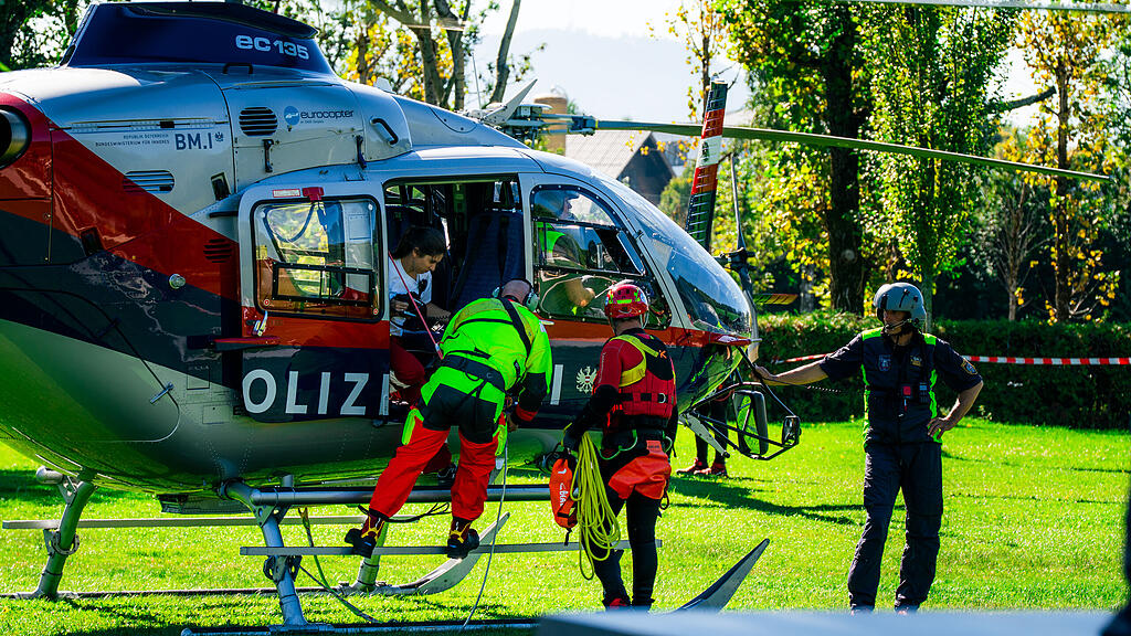 Übungstag der Wasserrettung und Flugpolizei am Obertrumer See