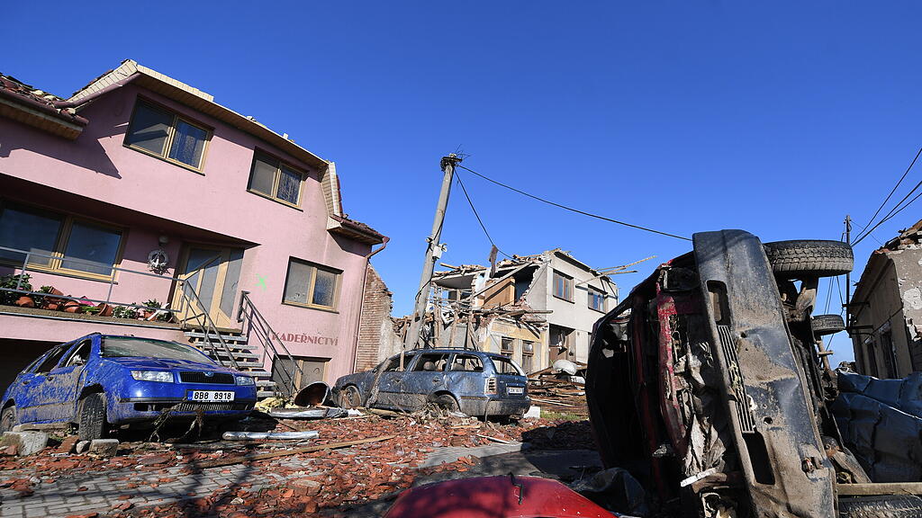 Sch\u00e4den nach Tornado in Tschechien