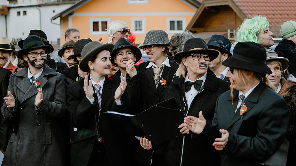 Verkehrte Hochzeit, Kirche