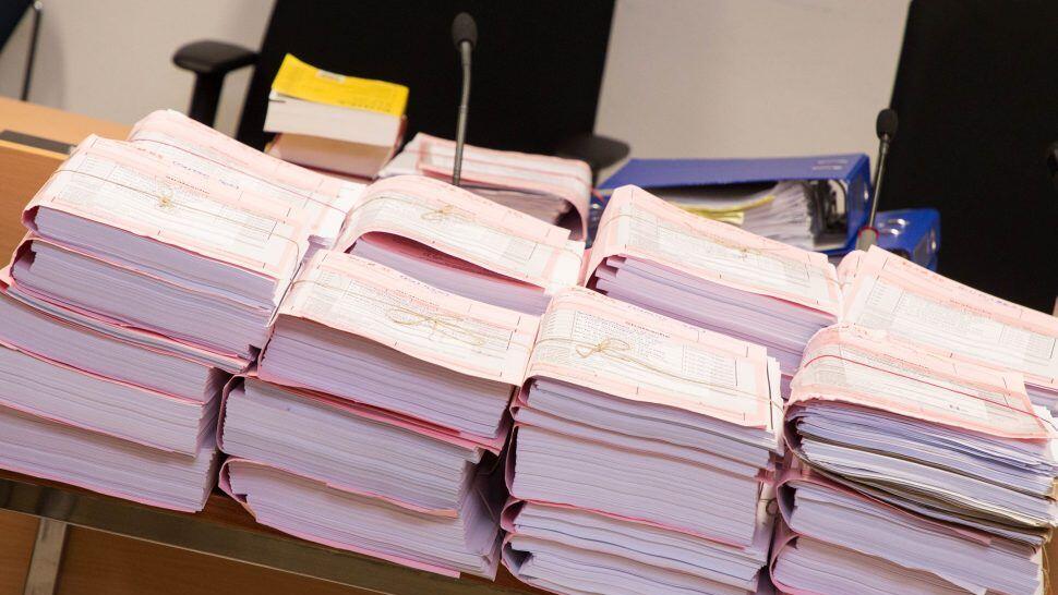 Die Anklage führt sieben Beschuldigte.