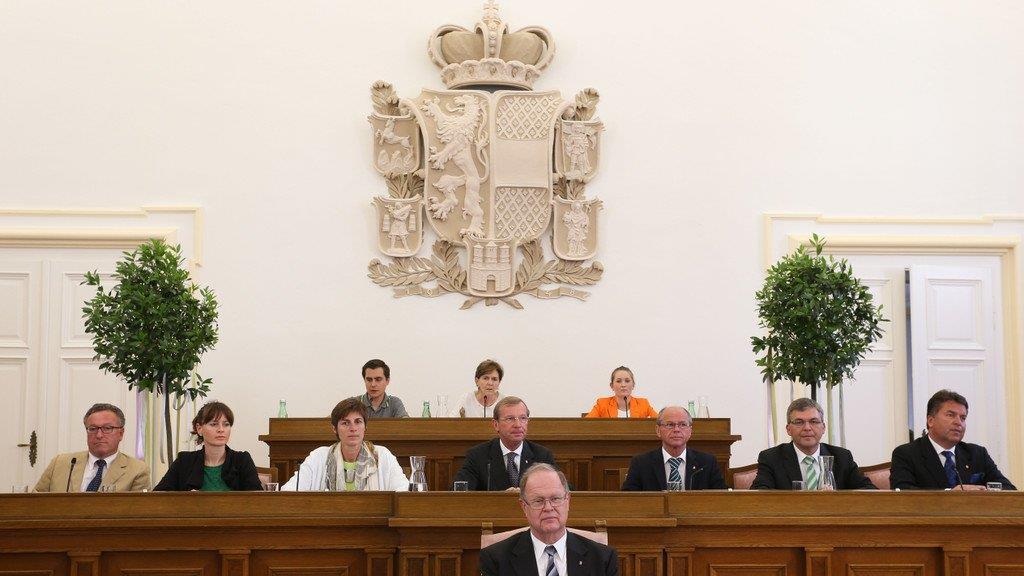 Neue Landesregierung angelobt, III