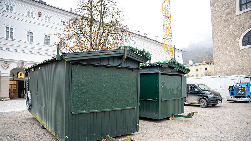 Aufbau Christkindlmarkt