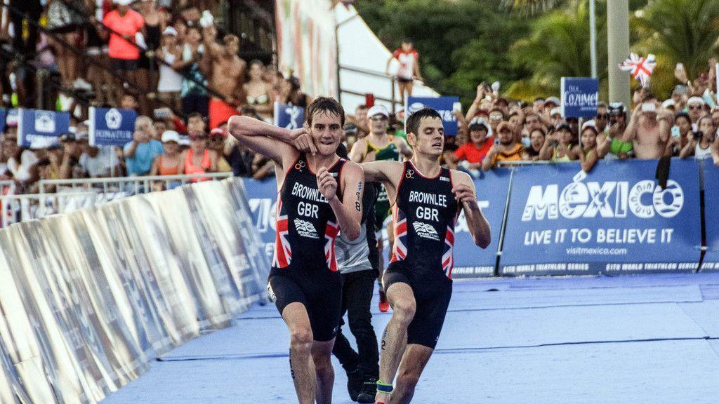 Brownlee schleppt Bruder über Ziellinie