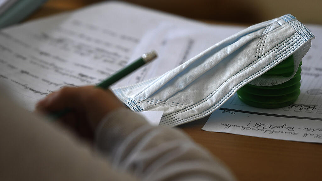 SB: Schule, Unterricht, Maske
