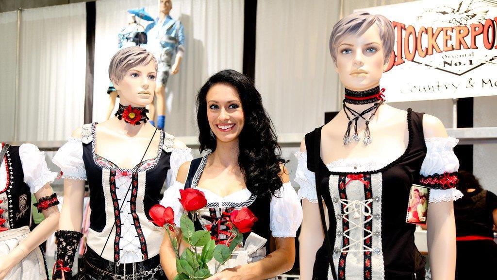 Bachelor-Kandidatin in Tracht