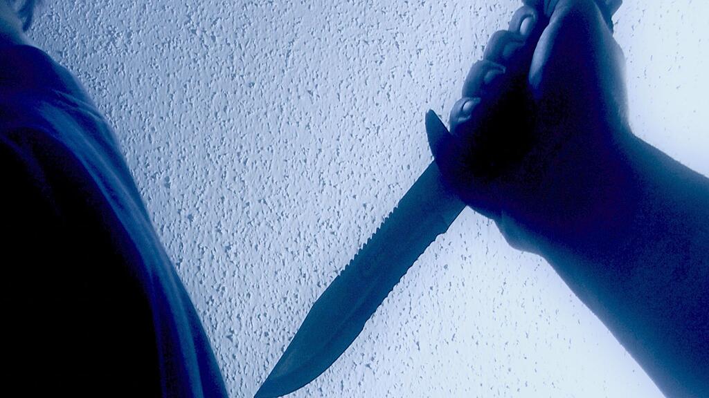 Der Täter attackierte die Opfer von hinten.