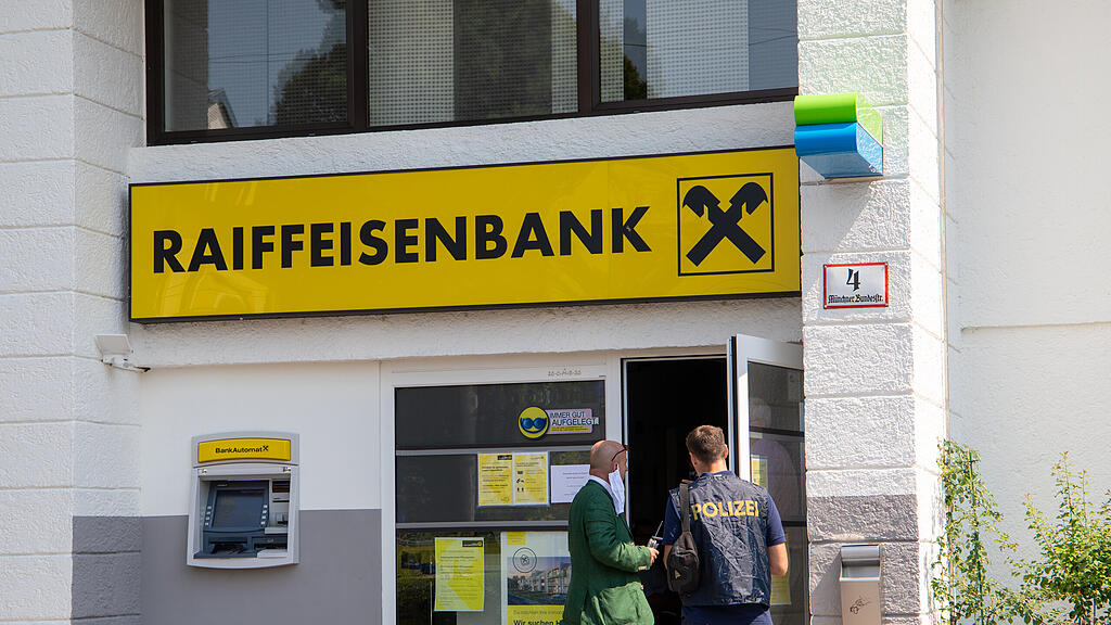 Bank\u00fcberfall in Liefering