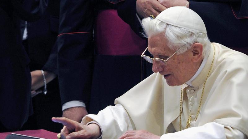 Der Papst beim Twittern