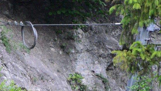 Felsen stürzen auf Bordell