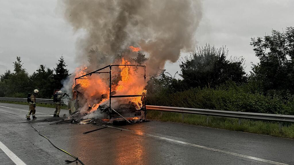 Fahrzeugbrand auf A10 bei Pfarrwerfen