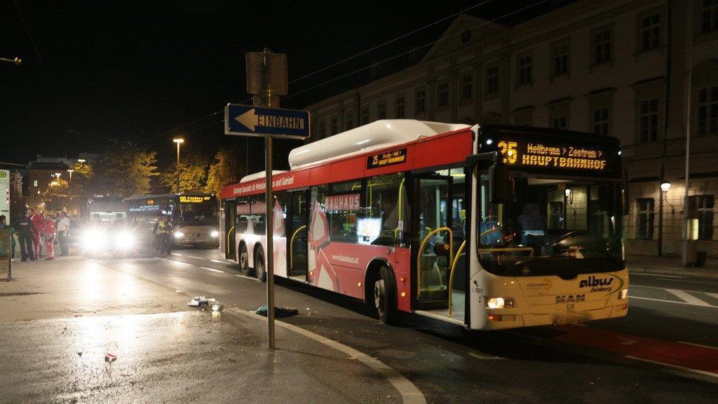 Frau von Bus überrollt, II