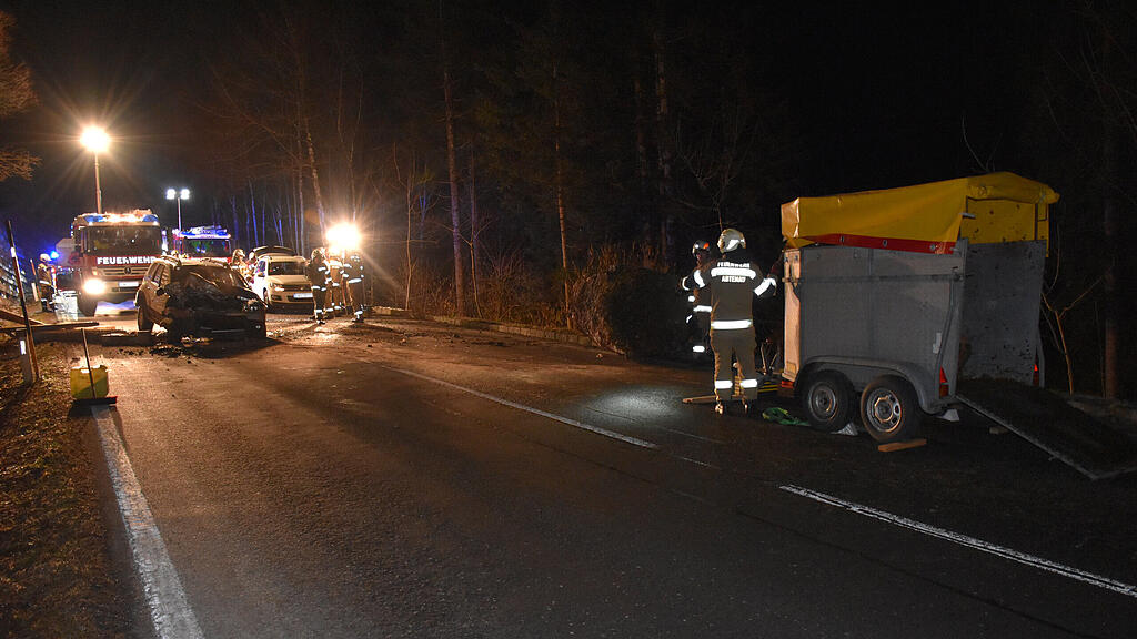 Fels st\u00fcrzt in Abtenau auf B162