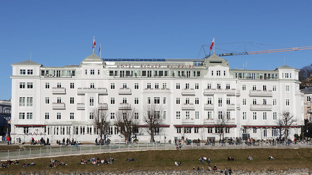 Fr\u00fchlingshafte Sonne in Salzburg