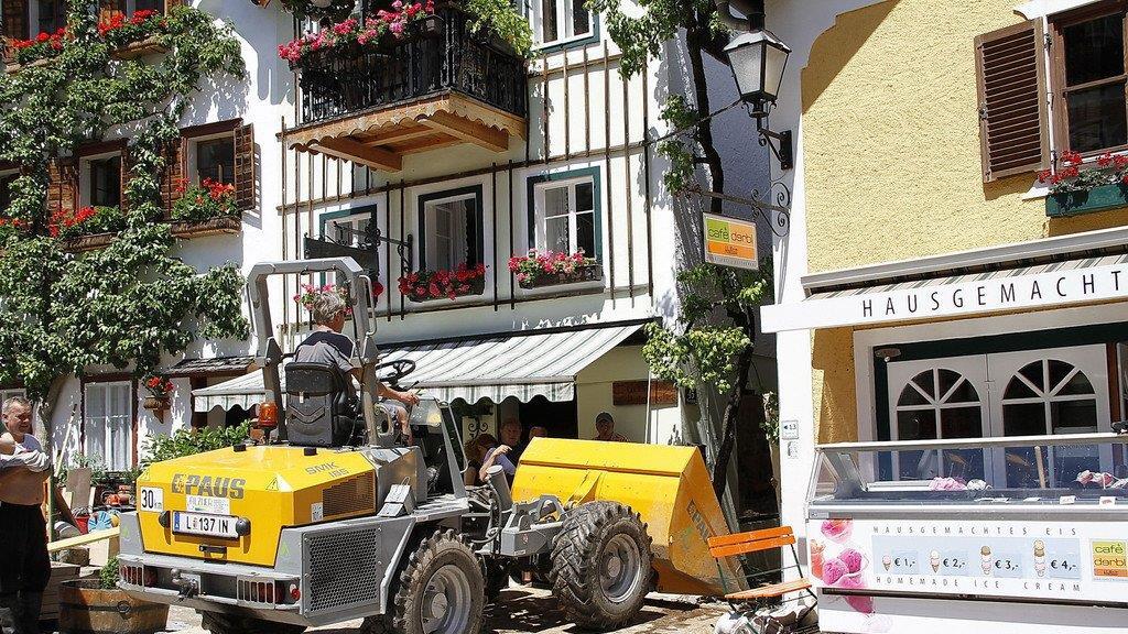 Aufräumarbeiten in Hallstatt